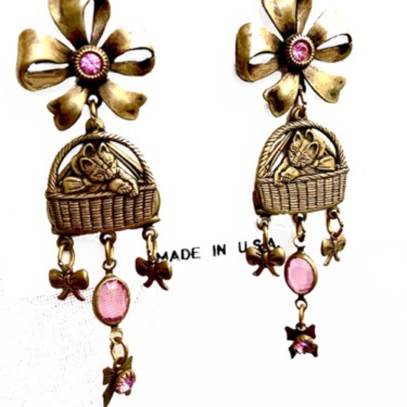 Banana Bob Jewelry - Banana Bob Kitten in a  Basket Chandelier Earrings